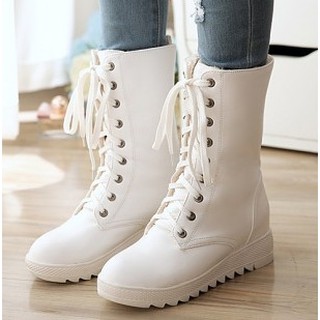 สินค้า รองเท้าบูทแฟชั่น  รองเท้าบูทสีขาว หนังนิ่มๆ ใช้เป็นรองเท้าดรัมเมเยอร์ได้ (Size 34-43)