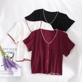 [พร้อมส่ง] เสื้อไหมพรมครอปแขนสั้น กระดุมหน้า คอวี