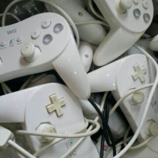 ภาพขนาดย่อของภาพหน้าปกสินค้าจอยWii Pro Classicแบบมีสาย งานเทียบและแท้ สภาพ100เปอเซนต์ มือ1 จากร้าน grianggri.game บน Shopee ภาพที่ 2