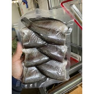 สินค้า ปลาสลิดแดดเดียว น้ำหนัก 500 กรัม 1 แพ็คมี 6 ตัว