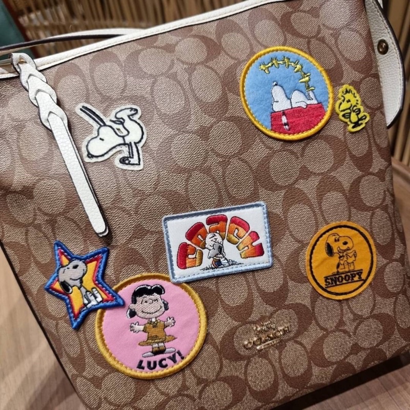 coach-c4112-coachxpeanuts-val-duffle-in-signature-canvas-with-varsity-patches