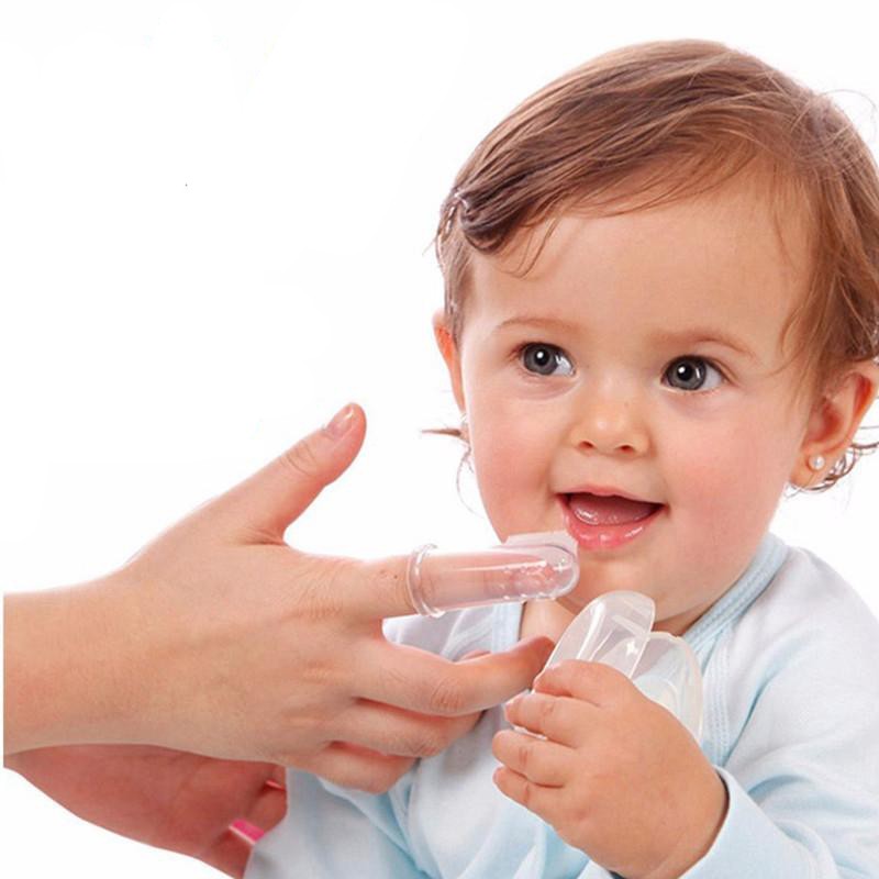 ภาพหน้าปกสินค้าแปรงสีฟันสวมนิ้ว สำหรับเด็ก ซิลิโคนเกรดอาหาร ปลอดสาร BPA จากร้าน lnycx.th บน Shopee