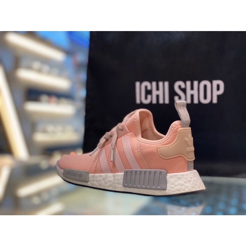 Adidas nmd shop r1 w ราคา