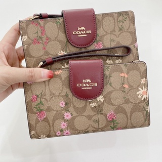 💚แท้💯 พร้อมส่ง💚coach C8729 TECH WALLET IN SIGNATURE CANVAS WITH WILDFLOWER PRINT