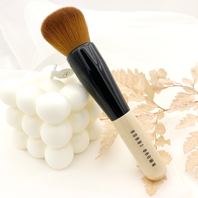 bobbi-brown-mini-foundation-brush