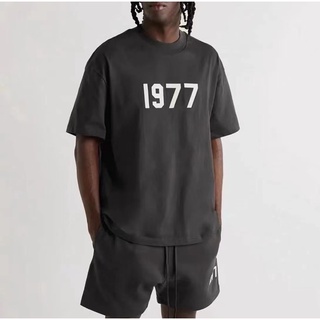 ภาพหน้าปกสินค้าFOG FEAR OF GOD Double Line ESSENTIALS 2020 Eighth Season Double Line Number 1977 พิมพ์แขนสั้นสบายๆหลวมเสื้อยืด ซึ่งคุณอาจชอบราคาและรีวิวของสินค้านี้