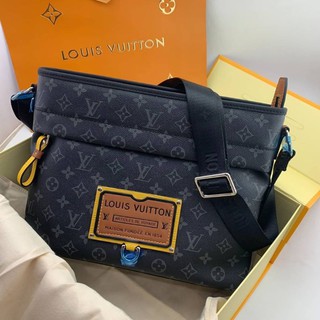 กระเป๋าสะพายข้าง​ Louis​ Vuitton​