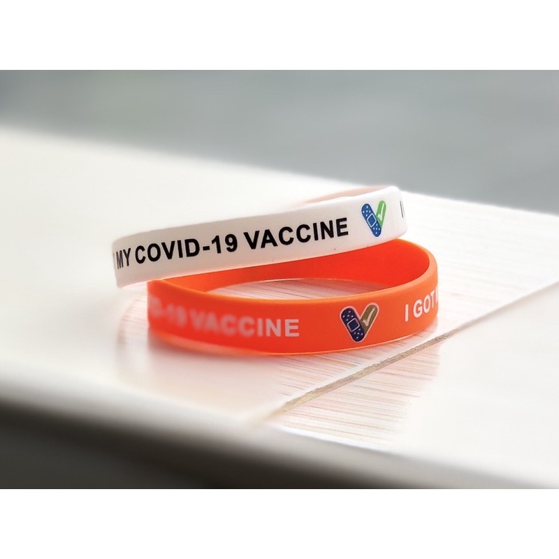 รูปภาพของรีสแบนด์ ปลีก-ส่ง I GOT MY COVID-19 VACCINE ฉันได้รับการฉีดวัคซีนโควิด19แล้ว จำหน่ายเป็นคู่ ขาว/ส้มลองเช็คราคา