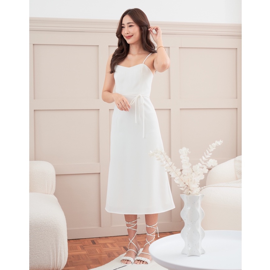 elegant-things-alice-dress-in-off-white-เดรสสายเดี่ยว-มีสายผูกโบว์ที่เอว-คุณหนูสุดๆ