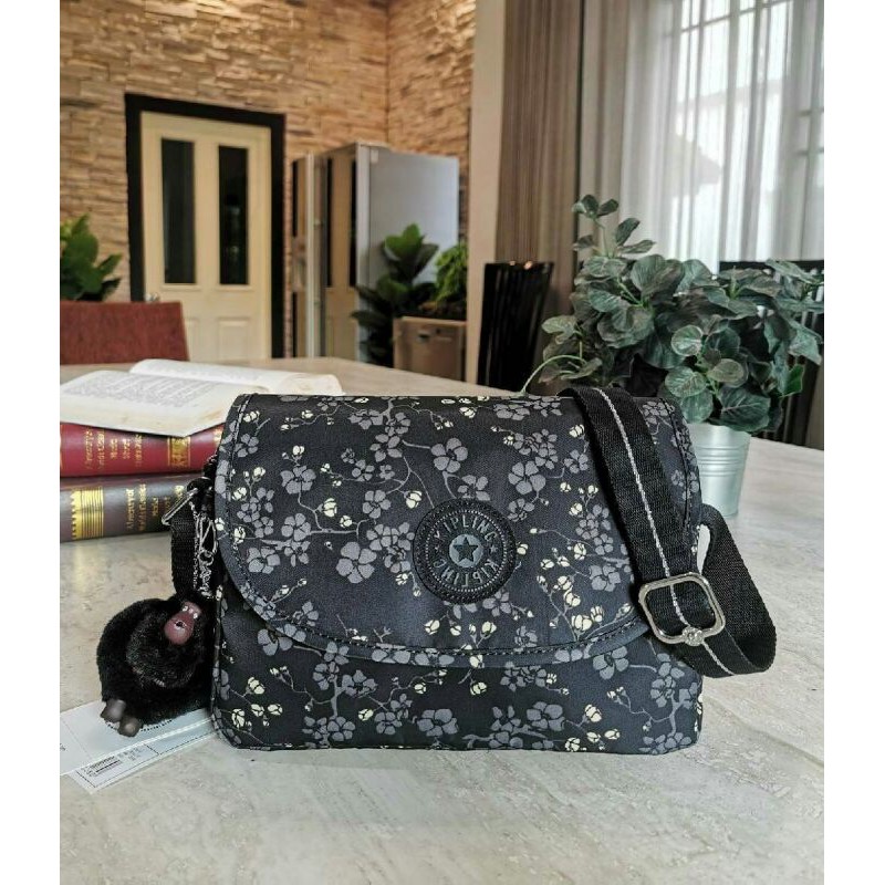 new-arrival-kipling-art-s-flower-shoulder-bagแท้-outlet