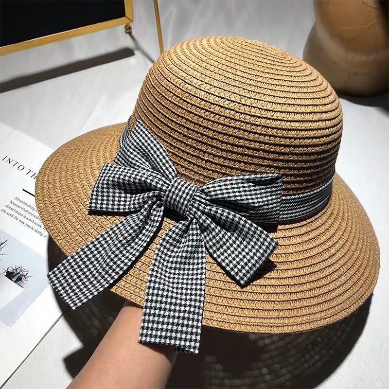 ภาพหน้าปกสินค้า( ลด 50% สูงสุด 100) หมวกสานผู้หญิงทรงกลมผูกโบว์ ใส่สบายกันแดด พร้อมส่ง   A025 จากร้าน fashionhat บน Shopee