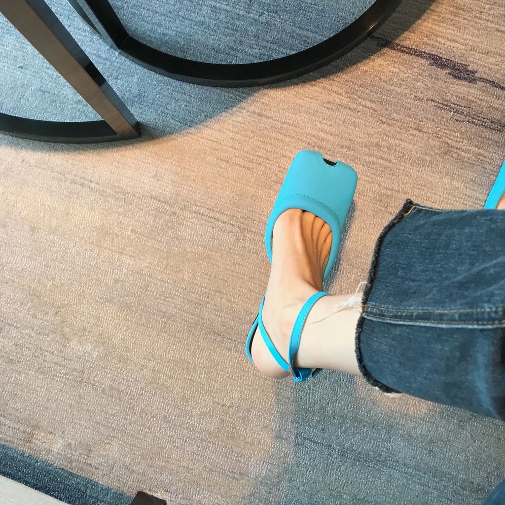 ภาพหน้าปกสินค้ารองเท้าส้นสูงแบบปิดปลายเท้า สายรัดส้นแบบผูกเชือกที่ออกแบบมาโดยเฉพาะ