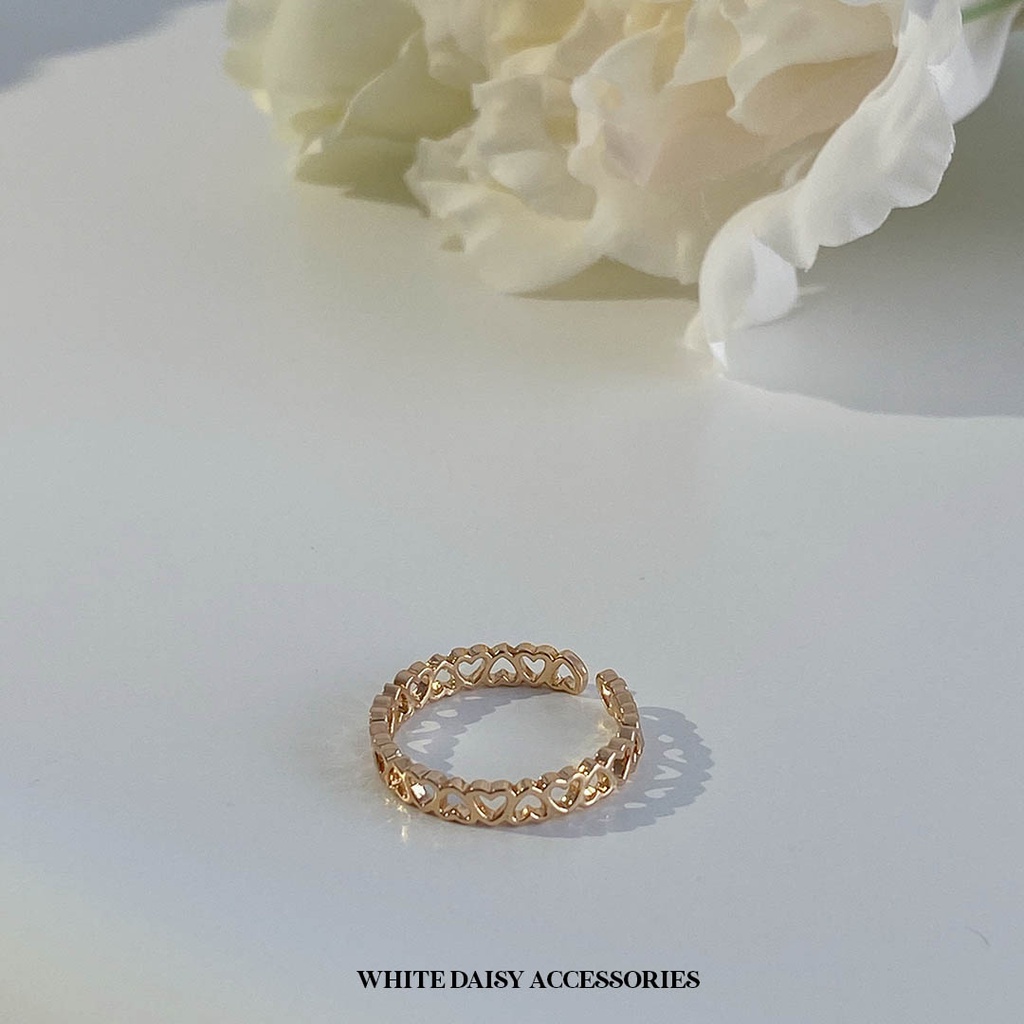 ภาพหน้าปกสินค้าแหวนแฟชั่น แหวนสีทอง แหวนผู้หญิง เครื่องประดับแฟชั่น WD004 จากร้าน whitedaisy.brand บน Shopee