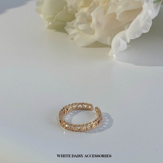 ภาพขนาดย่อของภาพหน้าปกสินค้าแหวนแฟชั่น แหวนสีทอง แหวนผู้หญิง เครื่องประดับแฟชั่น WD004 จากร้าน whitedaisy.brand บน Shopee