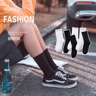 ภาพขนาดย่อของภาพหน้าปกสินค้าถุงเท้ากีฬา ข้อยาว ผ้าฝ้าย สีดํา ขาว สําหรับผู้ชาย นักเรียน 1 คู่ จากร้าน miniya.th บน Shopee