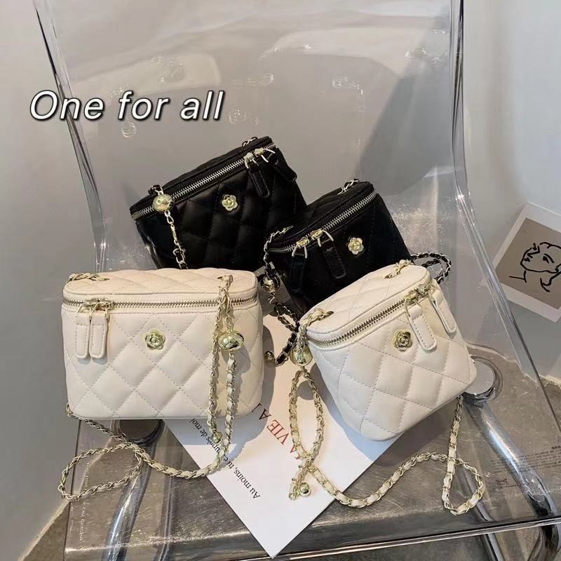 ภาพหน้าปกสินค้า2126 พร้อมส่ง ฮิตที่สุด กระเป๋าสะพายข้างผู้หญิง กระเป๋าแฟชั่น (2126) จากร้าน one___for__all บน Shopee