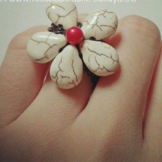 แหวนถักเชือกเทียน ดอกไม้หินสี