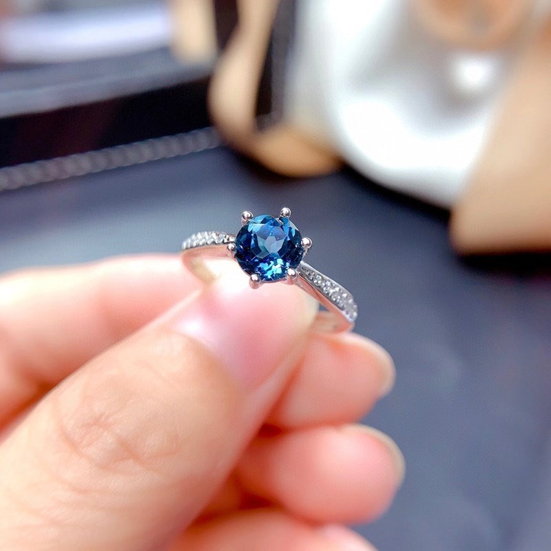 แหวนเงิน-แหวนเงินแท้-แหวนบุษราคัม-บุษราคัมแท้-blue-topaz-ring-semi-precious-stones