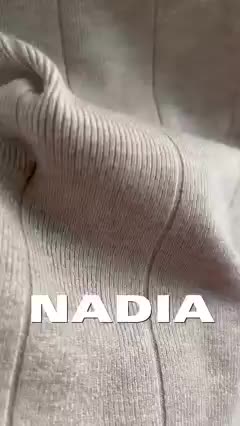 nadia-เสื้อยืดคอปีน-แขนกุด