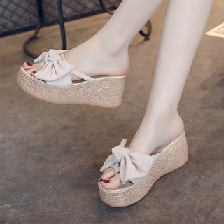 สินค้า รองเท้าแตะแฟชั่นฤดูร้อนของผู้หญิงปี 2021 เทรนด์ใหม่ผีเสื้อรองเท้าแตะส้นเตารีด