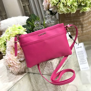 LACOSTE FLAT CROSSBODY BAG กระเป๋าสะพายรุ่นใหม่ล่าสุดวสดุหนัง Saffiano กันน้ำขนาดกำลังดี