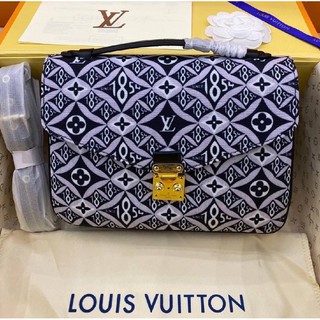 กระเป๋าสะพายข้าง Louis Vuitton