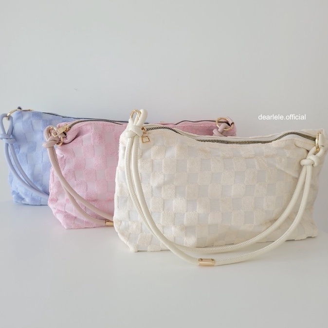 ทักแชทสอบถามสต๊อคก่อนกดสั่งซื้อ-pierre-bag-กระเป๋ารุ่นนี้ออกแบบให้ละมุนแต่งขนเพิ่มความน่ารัก