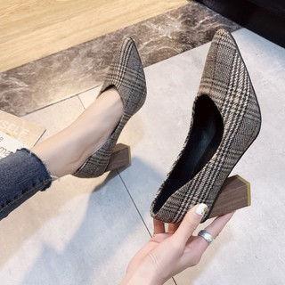 สินค้า รองเท้าส้นสูงผู้หญิงส้นหนาแฟชั่นลายสก๊อตฝรั่งเศสรองเท้าปลายแหลมเรียบง่าย