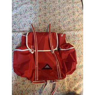 กระเป๋าเป้สภาพดีสีแดง