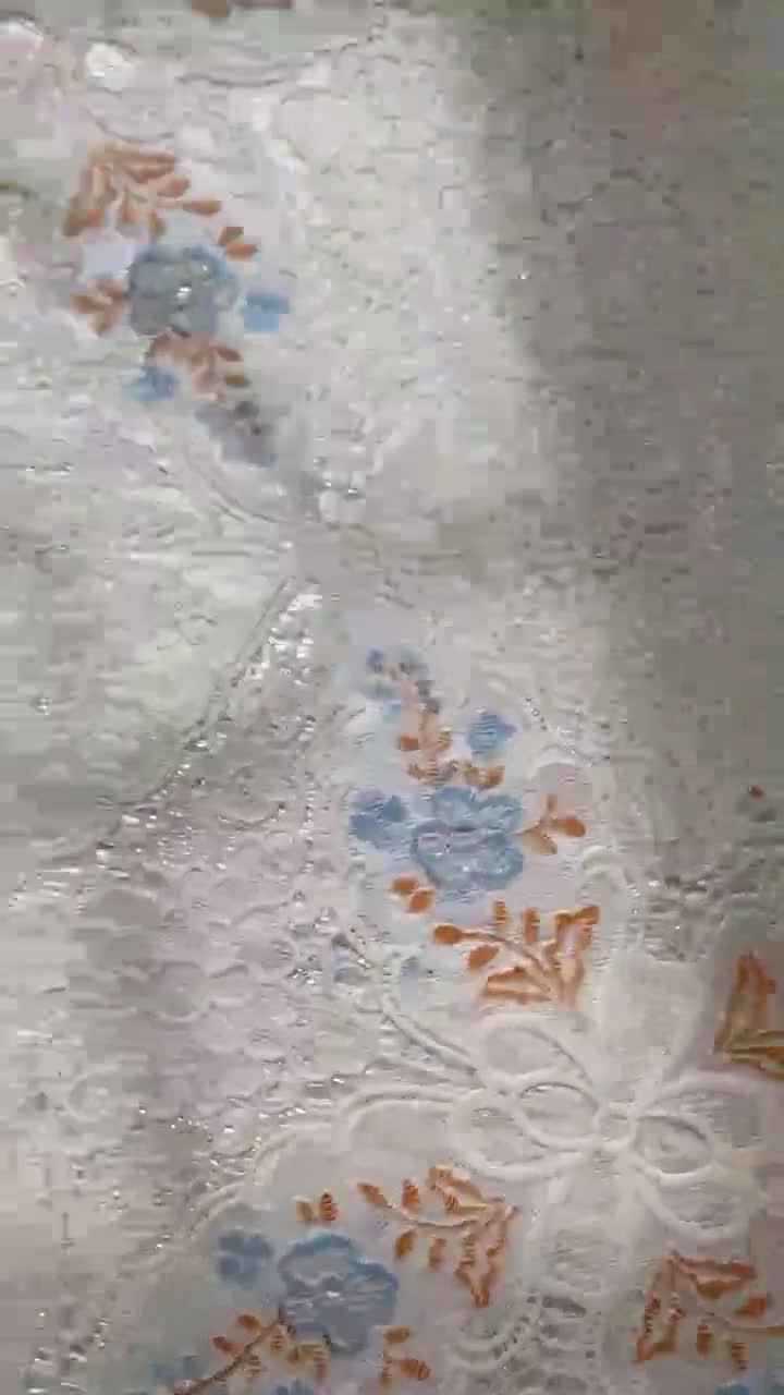 ผ้าปูโต๊ะพลาสติก-แบบลูกไม้-ลายดอกไม้ฟ้า-ส้ม-พื้นครีม