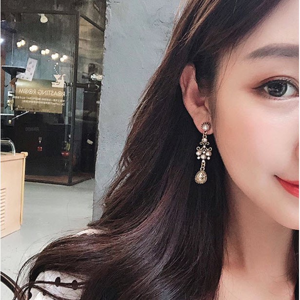 ต่างหูแฟชั่นเกาหลีก้านเงิน-s925-อะไหล่ทองรมดำ-baroque-earrings-ประดับเพชรสลับไข่มุก-kr-122