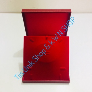 กล่องใส่เครื่องประดับ ลายหลุยส์ รหัสสินค้า LL49 ขนาด 19x20x4 cm. สีแดง-แดง บรรจุขาย 1 ชิ้น/แพ๊ค