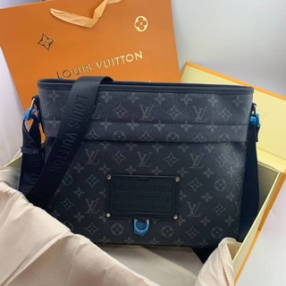 กระเป๋าสะพายข้าง​ Louis​ Vuitton​