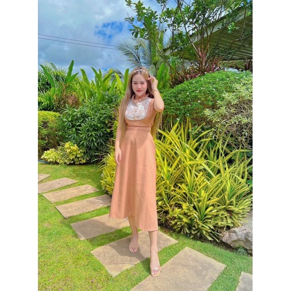 เดรสยาวแต่งลูกไม้ช่วงบน-ตรงกระโปรงเป็นผ้าพื้น-แต่งกระดุม-ใส่งานบุญงานบวช-สวยหวานใส่สบาย
