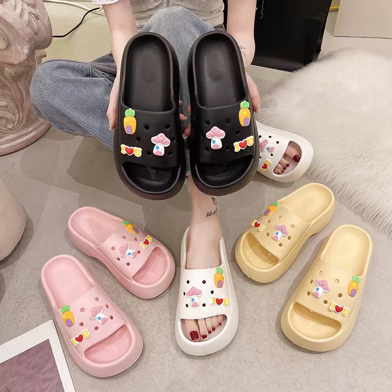 ภาพหน้าปกสินค้าส่งเร็ว ส่งจาก ไทย TOBO แท้ size36-41รองเท้าแบบสวมมีรู ดีเทลมีตัวติด ทรงพื้นหนาสูงนิ่มสุดๆ สไตล์เกาหลี