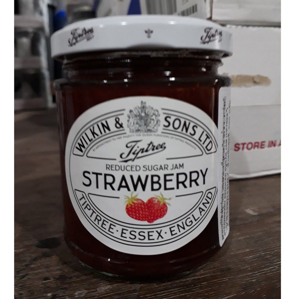 tiptree-strawberry-reduced-200-g-แยมสูตรลดน้ำตาล-เหมาะสำหรับคนรักสุขภาพ-นำเข้าจากประเทศอังกฤษ