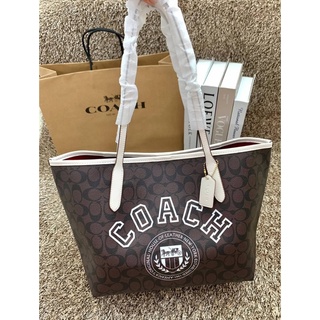 COACH CITY TOTE IN SIGNATURE WITH VARSITY MOTIF (CB868)