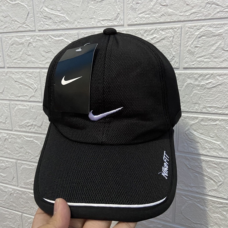 ภาพหน้าปกสินค้าหมวกแฟชั่น ผ้าตาข่าย Nike แฟชั่น แก็ปผู้หญิงผู้ชายกีฬา จากร้าน capstore.99 บน Shopee