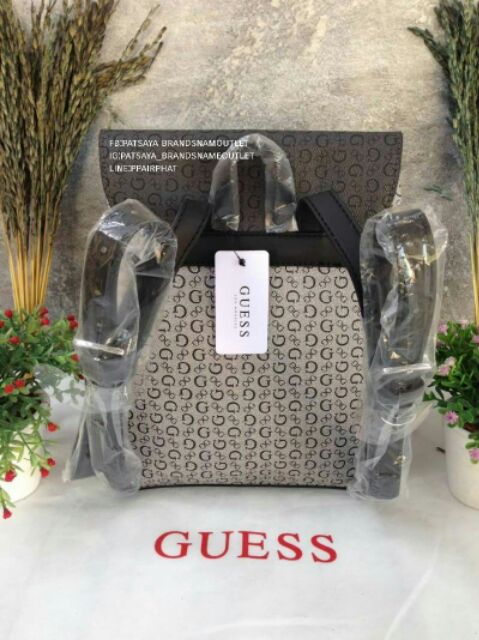 guess-backpack-แท้-outlet-เป้หนังแกะสังเคราะห์ปั๊มโลโก้แบรนด์ทั้งใบ-อยู่ทรง-สวยหรูมาก-เปิดปิดด้วยกระดุงแม่เหล็ก