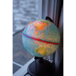 ภาพขนาดย่อของภาพหน้าปกสินค้าลูกโลก ลูกโลกจำลอง หมุนมือ มีไฟ 20 cm. ลูกโลกภาษาอังกฤษ Globe จากร้าน littlepatper บน Shopee