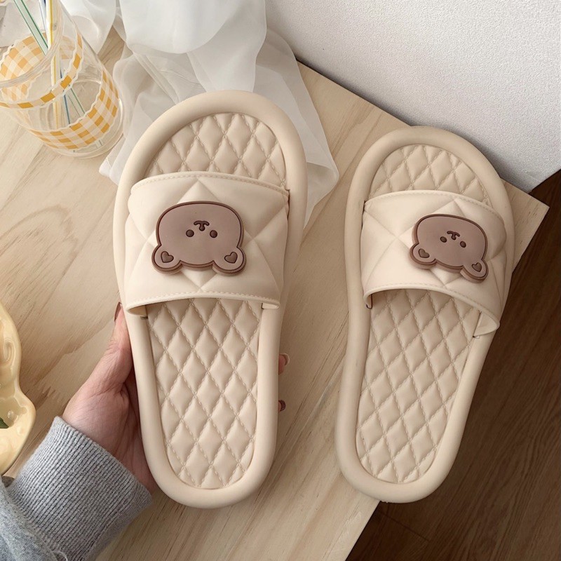 ภาพสินค้ารองเท้าหมี  ลายนุ่ม ฮิตมาก สวมหมีนุ่มๆ 2 สี สวมเกาหลีน่ารักสุดๆ ใส่ลุยน้ำได้ ไม่มีไม่ได้แล้ว จากร้าน percent.selected บน Shopee ภาพที่ 3