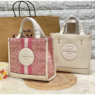 กระเป๋าทรง Tote COACH Dempsey Field Tote