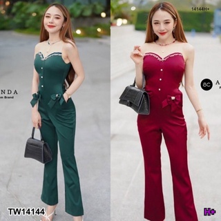 ฺB14144 Jumpsuit ขายาว ตัดต่อหน้าอก ทรงขากระบอก Long-sleeved jumpsuit with cut-out chest cutout