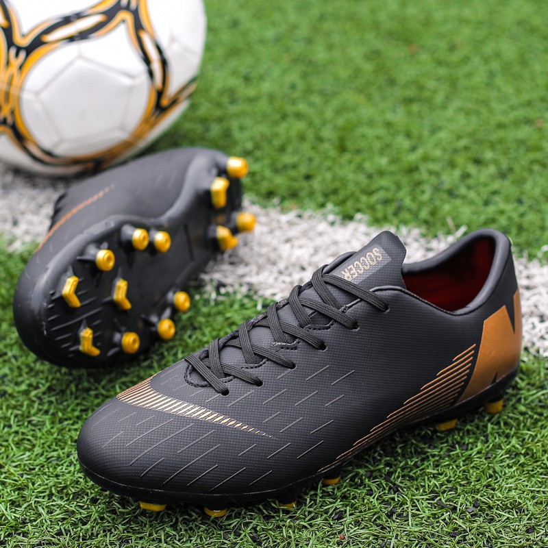 ภาพหน้าปกสินค้ารองเท้าฟุตบอลชายและเด็ก จากร้าน black_shoes001 บน Shopee