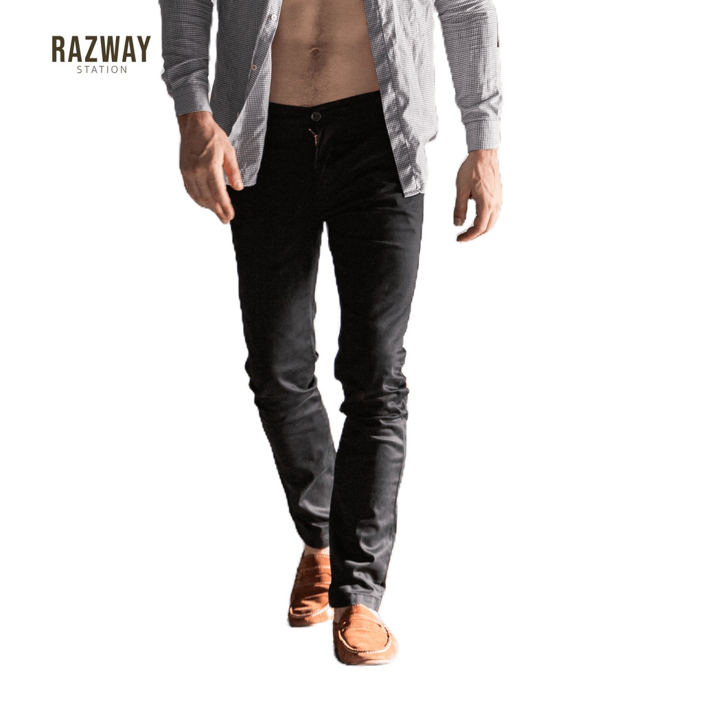 ภาพหน้าปกสินค้าRazway กางเกงสแล็ค กางเกงชิโน่ ผ้ายืด ทรงกระบอกเล็ก กางเกงสแลคชาย (สีดำ)