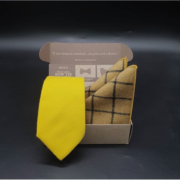 เซ็ทเนคไทเหลืองผ้าคอตต้อน-ผ้าเช็ดหนัาสูทวูล