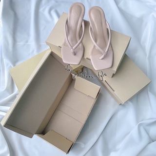 ภาพหน้าปกสินค้ากล่องรองเท้า กล่องกระดาษใส่รองเท้า กล่องรองเท้าของขวัญ ที่เกี่ยวข้อง