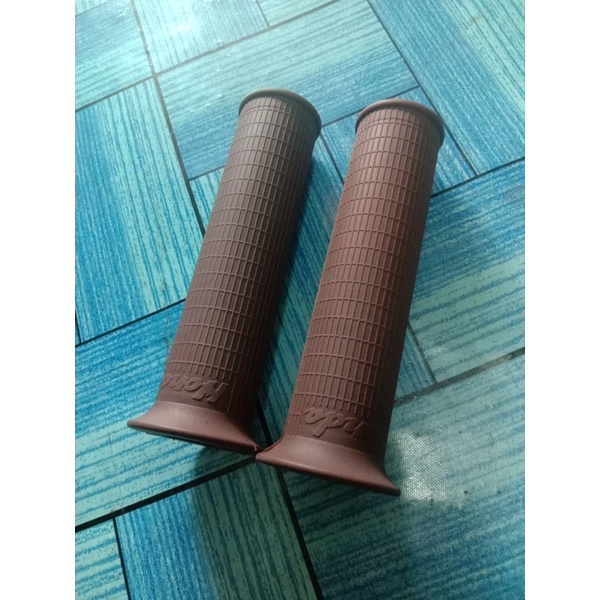 brown-handle-grip-set-best-seller-for-honda-dream-ca77-ca72-c77-c72-ปลอกแฮนด์-สีน้ำตาล-สินค้าคุณภาพดี