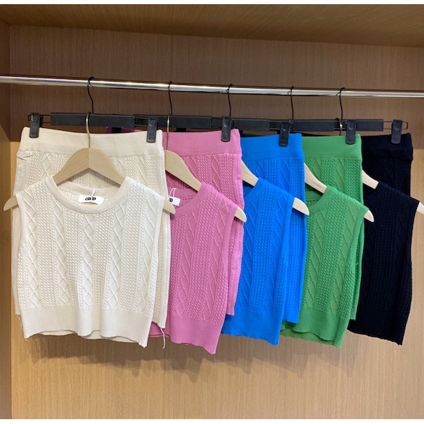 Cicishop(SALE/สุ่มสี 9265)เซตเสื้อครอปแขนกุด+กระโปรง ผ้าไหมพรมknit ปั๊ม ...