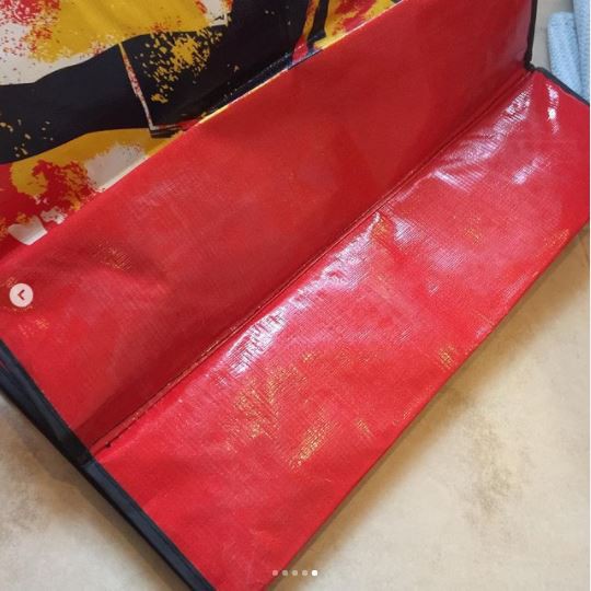 กระเป๋า-กระเป๋าถือ-fifa-world-cup-brazil-สีแดง-ใบใหญ่มาก-มาพร้อมซิป-จุของได้เพียบ-shopping-สนุก-ของแท้-ใบใหม่-มือ-1